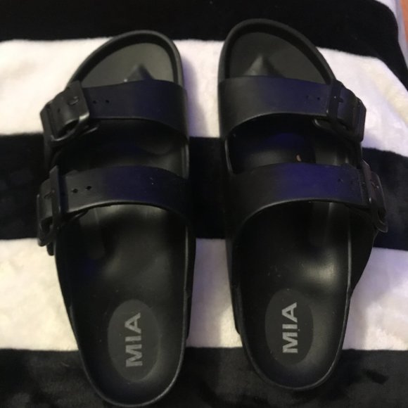 Black sandels - Picture 1 of 2